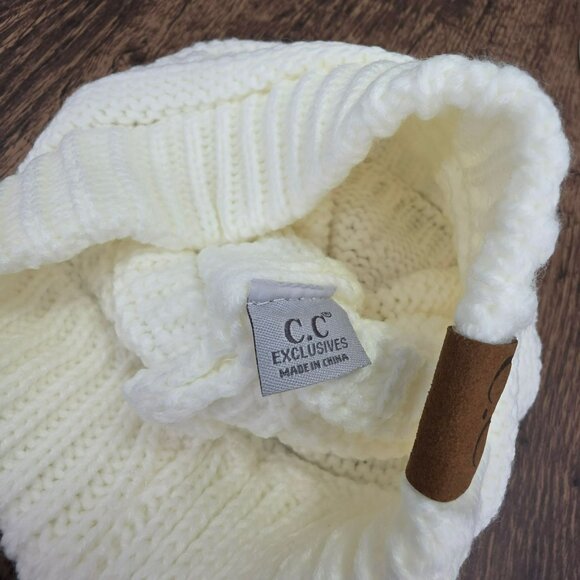 CC Exclusives Beanie Hat Ivory Skully 20A Original Acrylic Outdoor Cozy Warm New - Picture 8 of 10